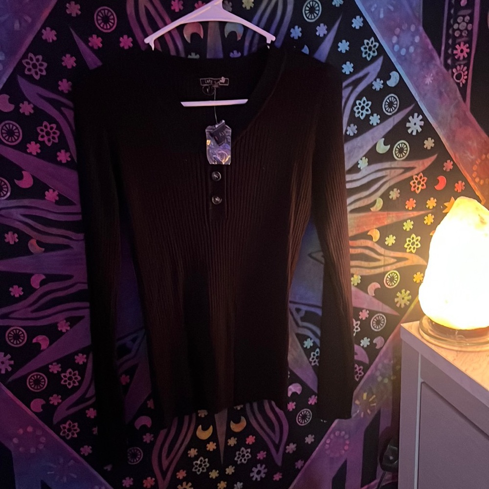 black quarter button up long sleeve shirt